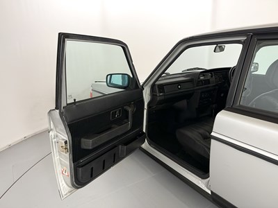 Lot 20 - 1989 Volvo 240 GLT