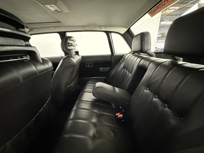 Lot 20 - 1989 Volvo 240 GLT
