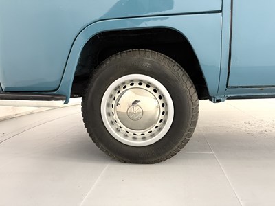 Lot 86 - 1971 Volkswagen T2 Dormobile