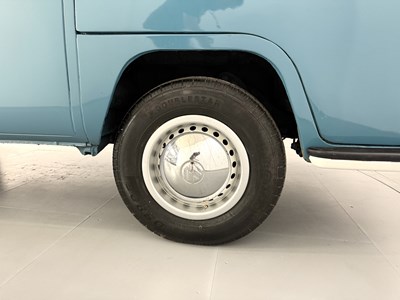 Lot 86 - 1971 Volkswagen T2 Dormobile