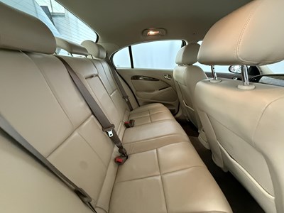 Lot 18 - 2006 Jaguar S Type