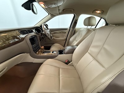 Lot 18 - 2006 Jaguar S Type