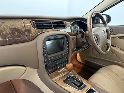 Lot 18 - 2006 Jaguar S Type