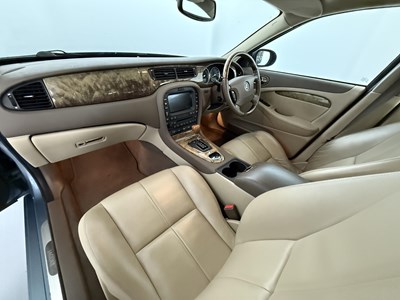 Lot 18 - 2006 Jaguar S Type