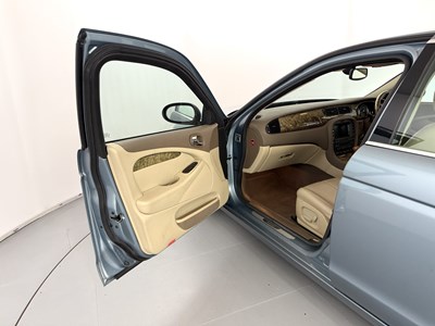 Lot 18 - 2006 Jaguar S Type