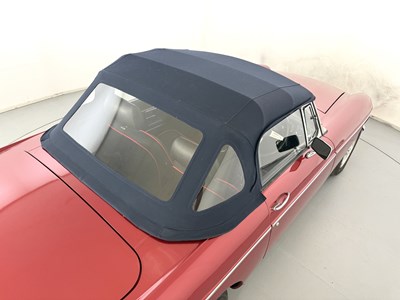 Lot 114 - 1975 MG B Roadster