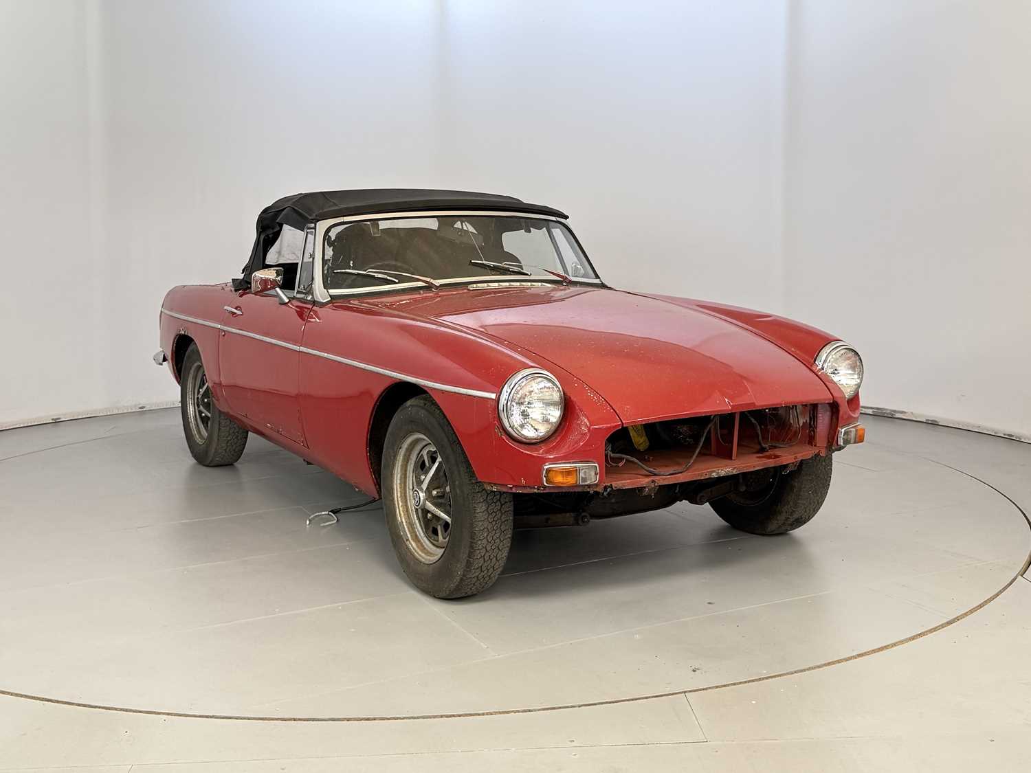 Lot 16 - 1972 MG B Roadster