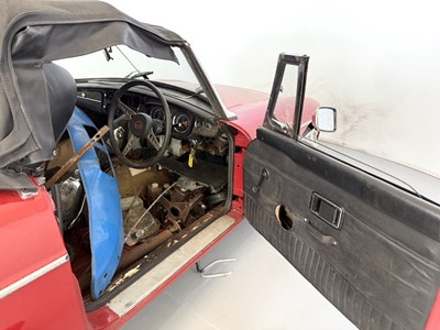 Lot 16 - 1972 MG B Roadster