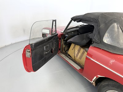 Lot 16 - 1972 MG B Roadster