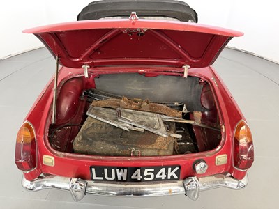 Lot 16 - 1972 MG B Roadster