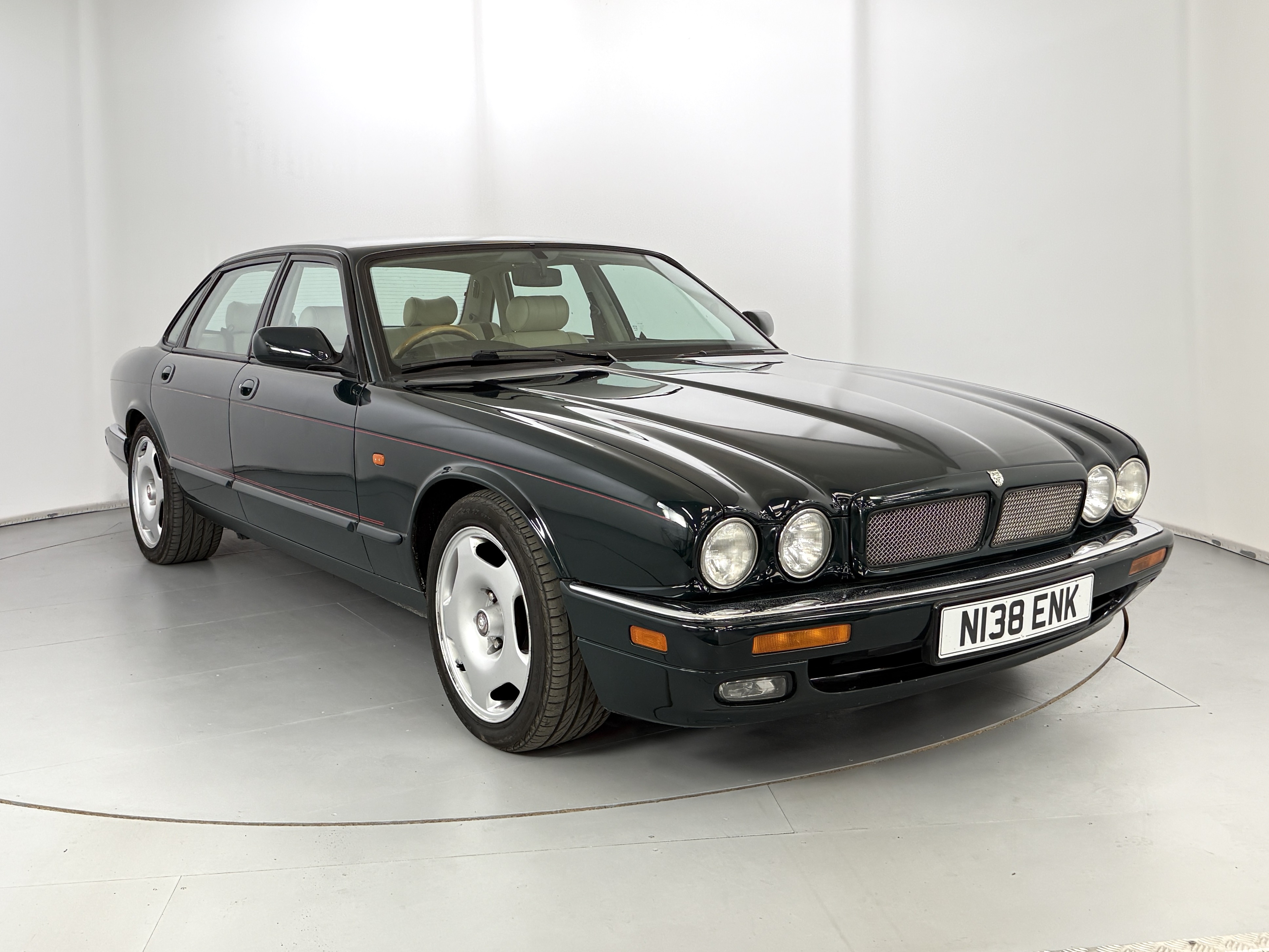 Lot 25 - 1995 Jaguar XJR