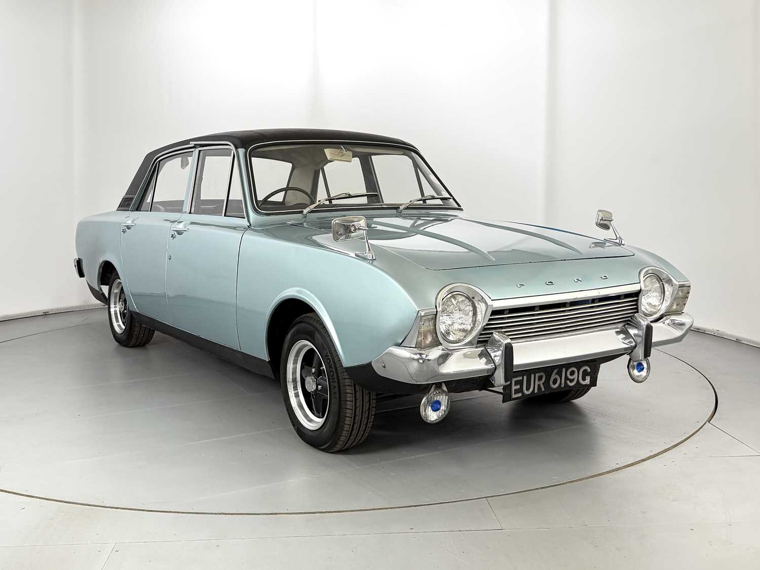 Lot 13 - 1968 Ford Corsair 2000E