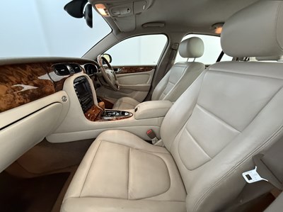Lot 53 - 2003 Jaguar XJ8
