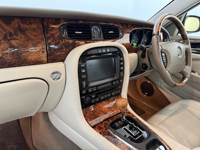 Lot 53 - 2003 Jaguar XJ8