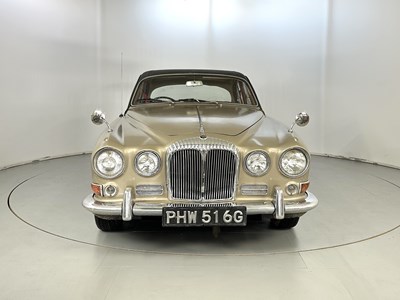 Lot 48 - 1968 Daimler Sovereign 4.2