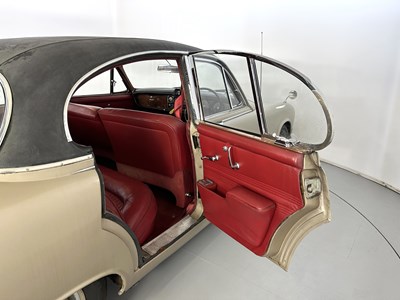 Lot 48 - 1968 Daimler Sovereign 4.2