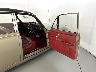 Lot 48 - 1968 Daimler Sovereign 4.2
