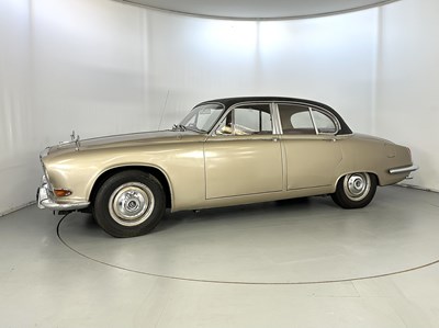 Lot 48 - 1968 Daimler Sovereign 4.2