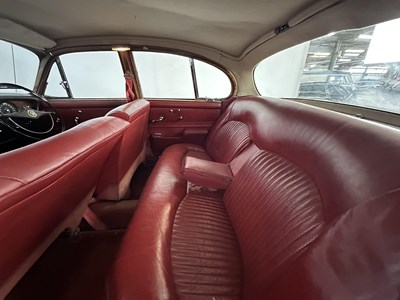Lot 48 - 1968 Daimler Sovereign 4.2
