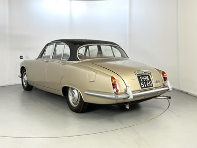 Lot 48 - 1968 Daimler Sovereign 4.2