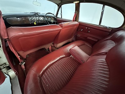 Lot 48 - 1968 Daimler Sovereign 4.2