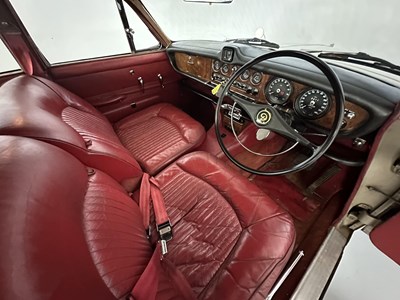 Lot 48 - 1968 Daimler Sovereign 4.2