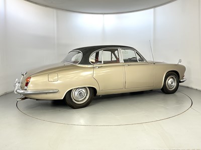 Lot 48 - 1968 Daimler Sovereign 4.2