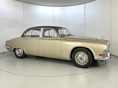 Lot 48 - 1968 Daimler Sovereign 4.2