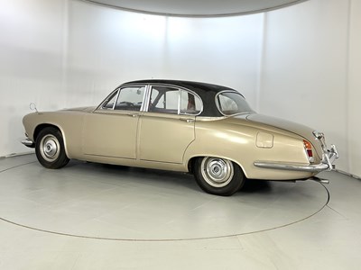 Lot 48 - 1968 Daimler Sovereign 4.2