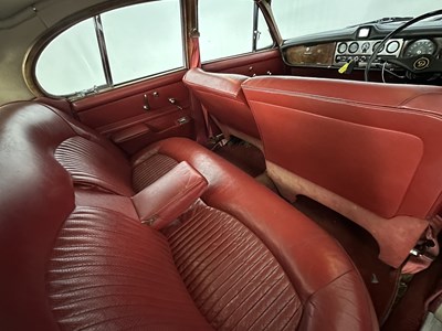 Lot 48 - 1968 Daimler Sovereign 4.2