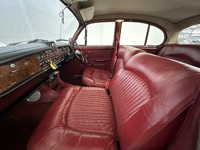 Lot 48 - 1968 Daimler Sovereign 4.2