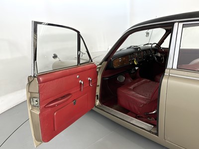 Lot 48 - 1968 Daimler Sovereign 4.2