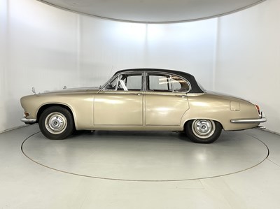 Lot 48 - 1968 Daimler Sovereign 4.2