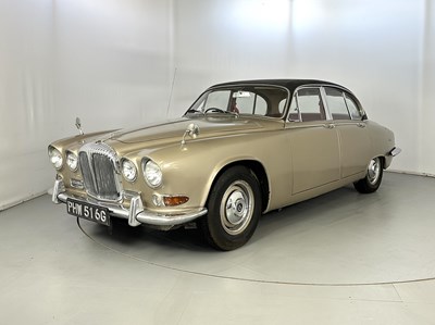 Lot 48 - 1968 Daimler Sovereign 4.2