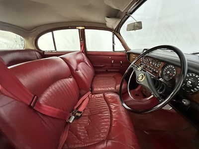 Lot 48 - 1968 Daimler Sovereign 4.2