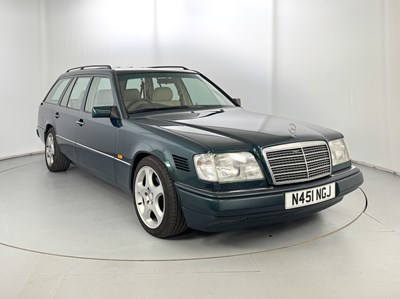 Lot 17 - 1996 Mercedes-Benz E300 D