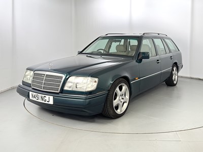Lot 17 - 1996 Mercedes-Benz E300 D