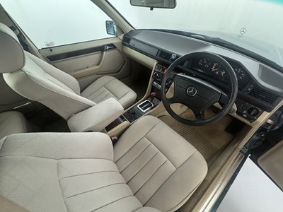 Lot 17 - 1996 Mercedes-Benz E300 D