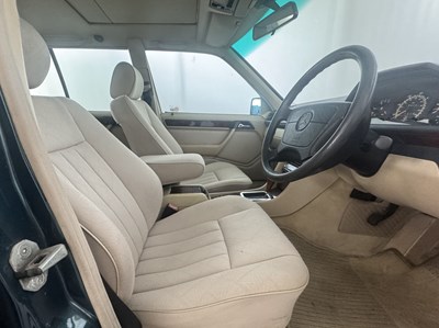 Lot 17 - 1996 Mercedes-Benz E300 D