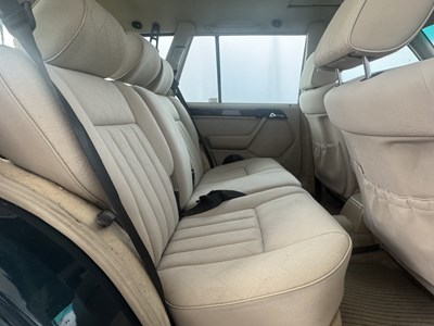 Lot 17 - 1996 Mercedes-Benz E300 D