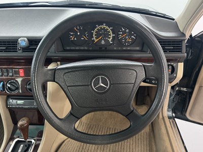 Lot 17 - 1996 Mercedes-Benz E300 D