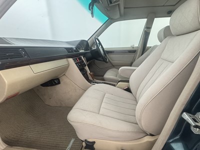 Lot 17 - 1996 Mercedes-Benz E300 D