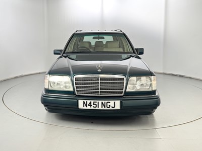 Lot 17 - 1996 Mercedes-Benz E300 D