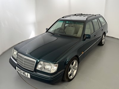 Lot 17 - 1996 Mercedes-Benz E300 D