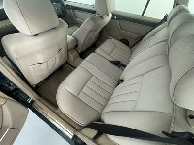 Lot 17 - 1996 Mercedes-Benz E300 D