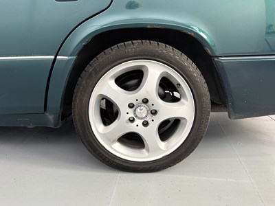 Lot 17 - 1996 Mercedes-Benz E300 D