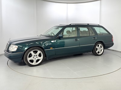Lot 17 - 1996 Mercedes-Benz E300 D