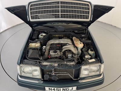 Lot 17 - 1996 Mercedes-Benz E300 D