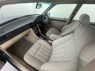 Lot 17 - 1996 Mercedes-Benz E300 D