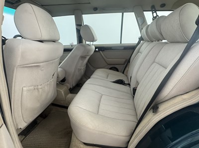 Lot 17 - 1996 Mercedes-Benz E300 D